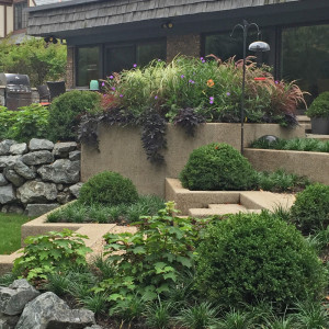 Glencoe Ravine Retreat – Exposed aggregate planter, seat walls, and steps