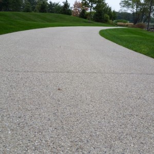 Hamilton Lakes Business Park – Curved exposed aggregate path