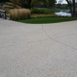 Hamilton Lakes Business Park – Custom exposed aggregate blend path with saw cut joints